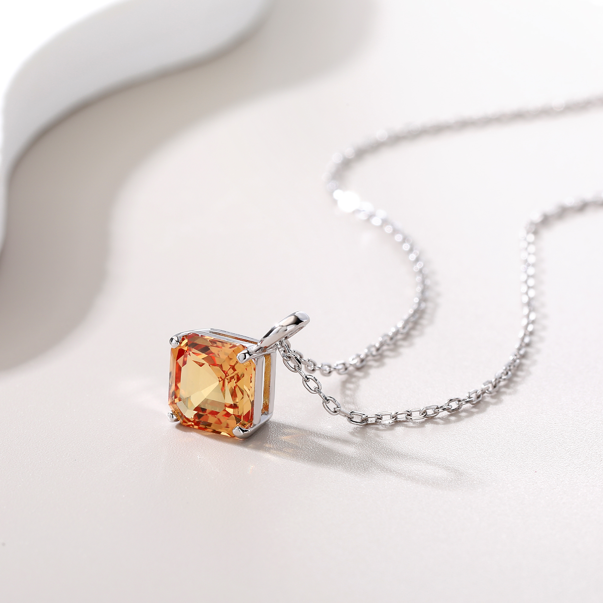 Bezel-Set Diamond-Shaped Small - Bezels Set Pendant incelemesi ve fiyatı